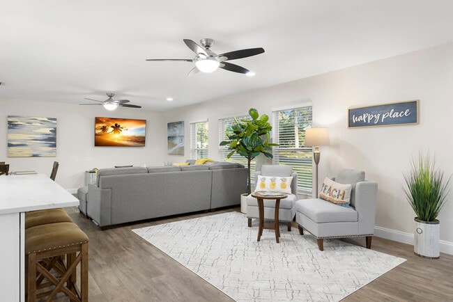 Foto del edificio - 802 Camelia Dr