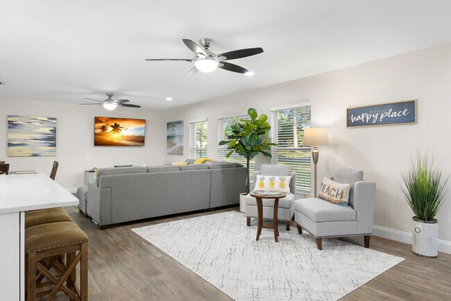 Building Photo - 802 Camelia Dr