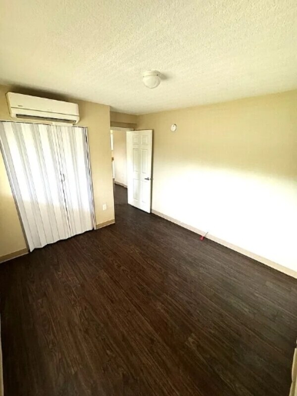Foto del edificio - 3007 C.R. Smith St
