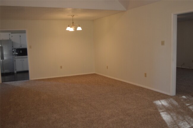 Building Photo - 532 Hollyhock st