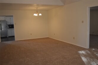 Building Photo - 532 Hollyhock st