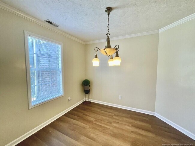 Building Photo - 300 Bubble Creek Ct