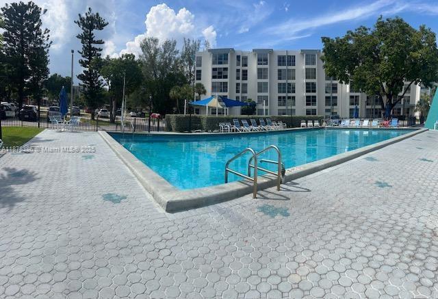 Foto del edificio - 17620 Atlantic Blvd
