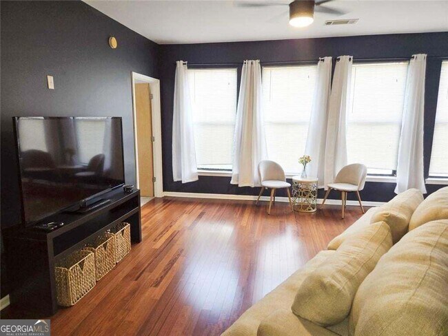 Foto del edificio - 898 Oak St SW