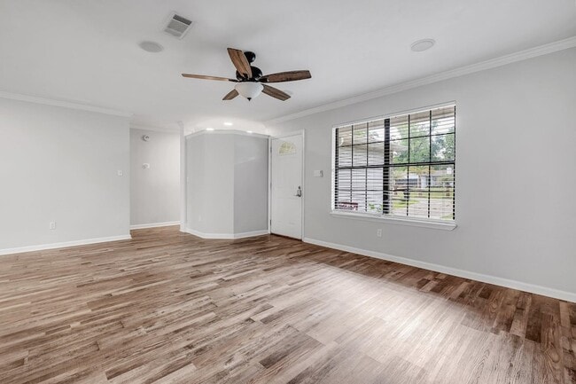 Building Photo - 172 Ann Cir