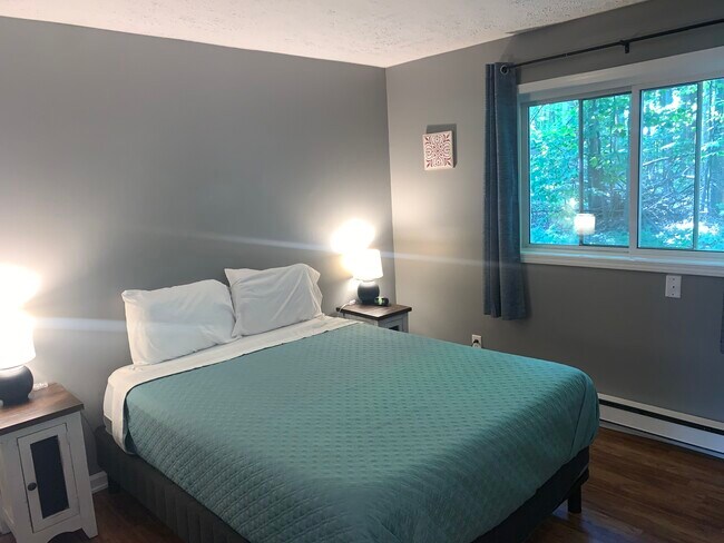 Bedroom 1 - 4467 Manhattan W