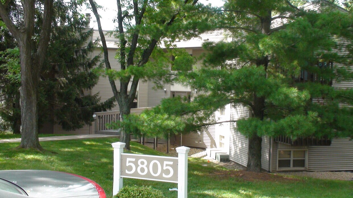 5805 W Ridgecrest Dr, Peoria, IL 61615 Apartments in Peoria, IL