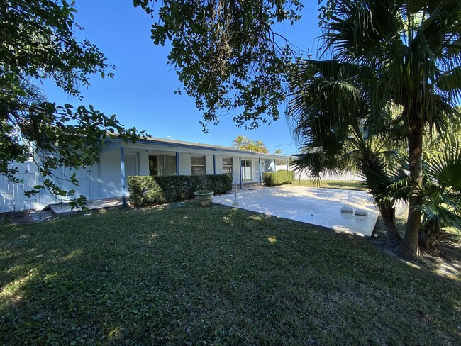 Building Photo - 834 Prosperity Farms Rd