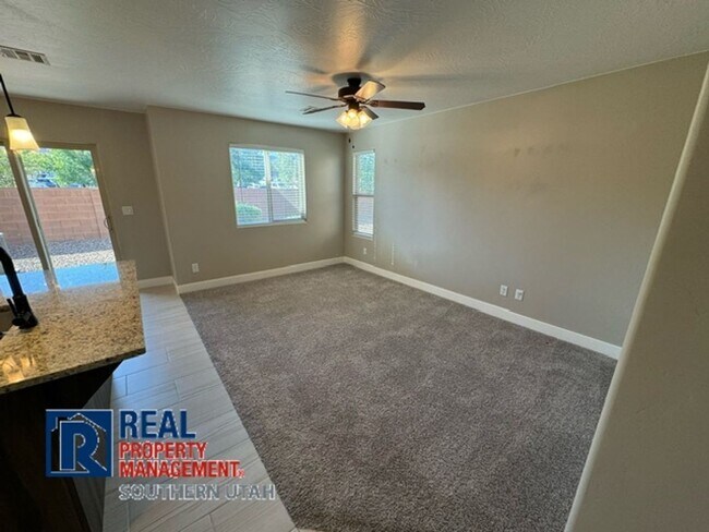 Foto del edificio - Desert Hills Townhome