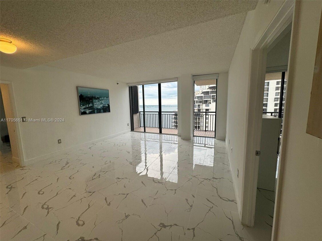 Foto principal - 540 Brickell Key Dr