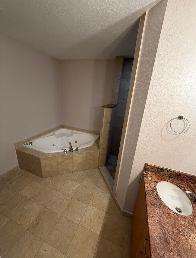 Building Photo - 1620 Presidential Way