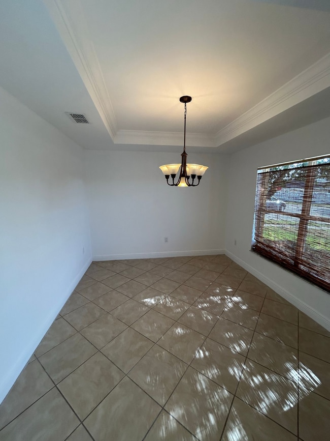 Foto del edificio - Ready for immediate occupancy!