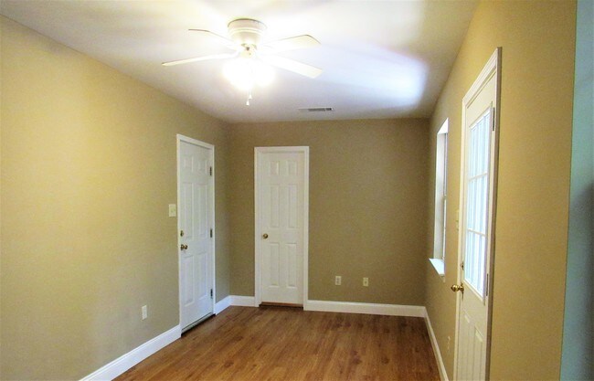 Alabama room - 1700 Lake Mars Ave