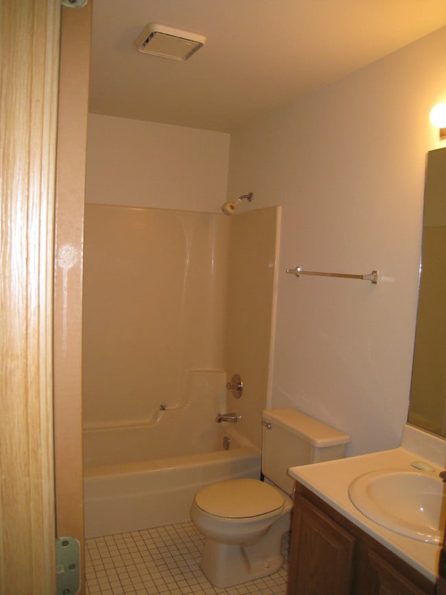 Building Photo - 116 W Wood St