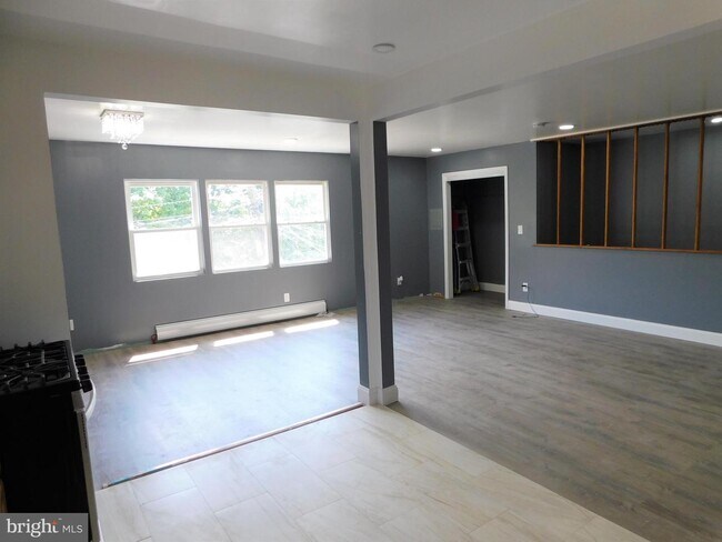 Building Photo - 39 Stecher St