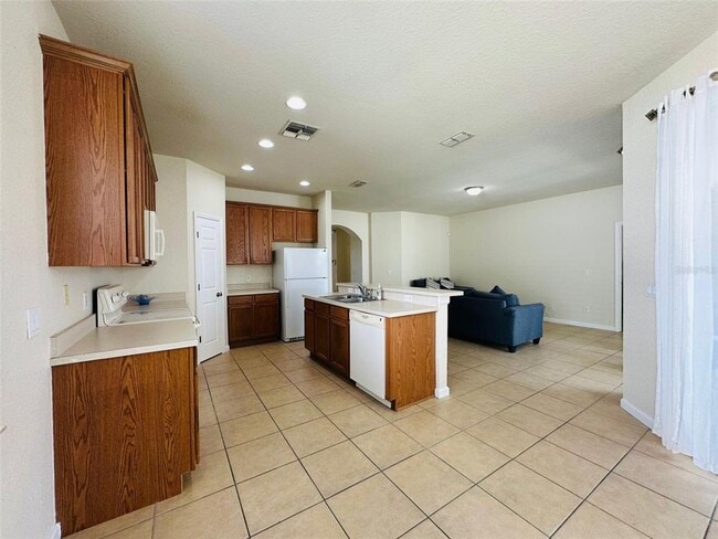 Building Photo - 4989 Bond St W