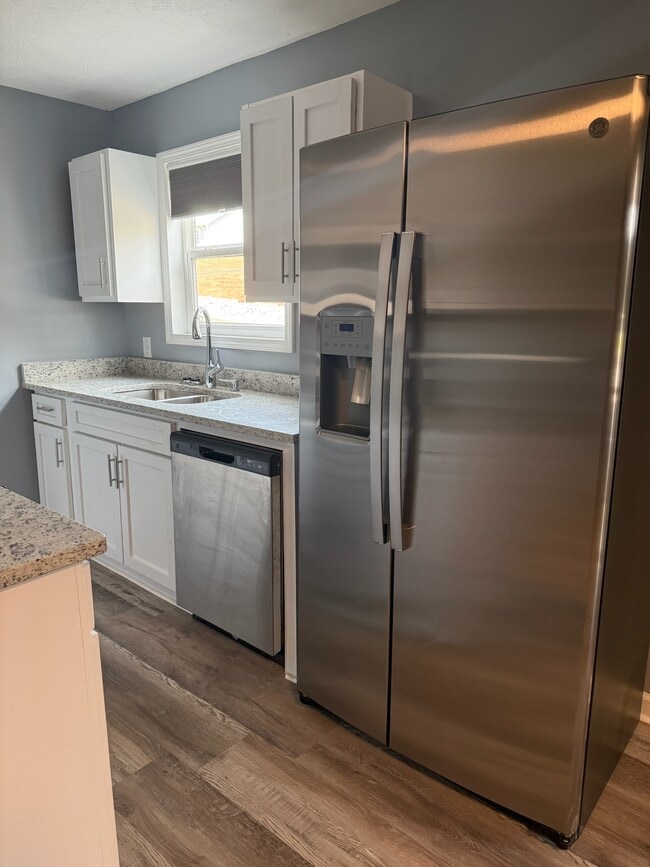Building Photo - Russell Ridge Estates