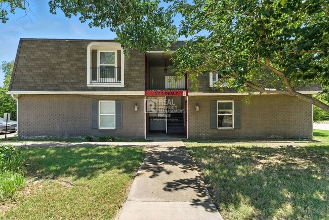 Building Photo - 202 N Kealy Ave