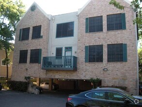 Building Photo - 2300 Leon St