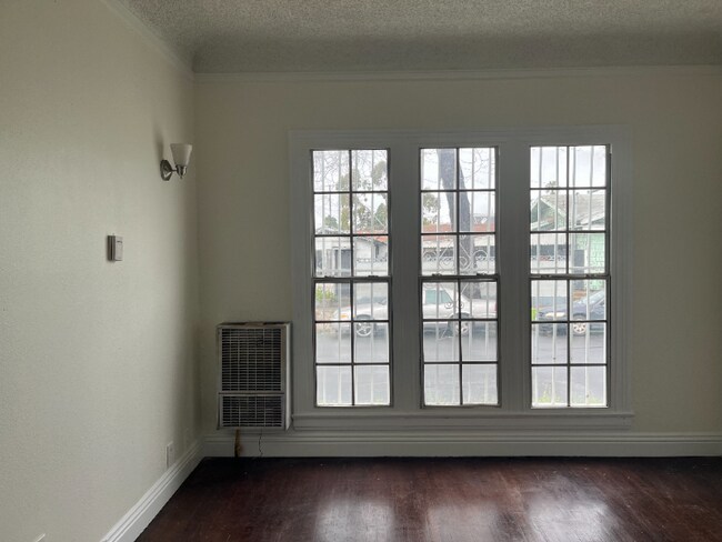 Foto del edificio - 4610 Halldale Ave