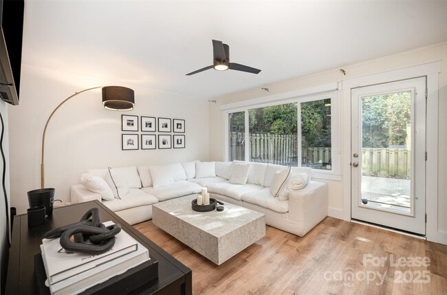 Foto del edificio - 4611 Hedgemore Dr