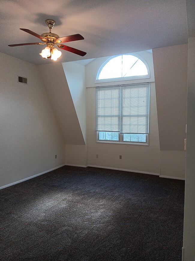 Building Photo - 31 2nd St