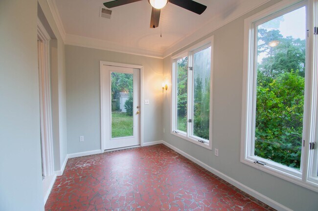 Building Photo - 134 Lausanne Dr