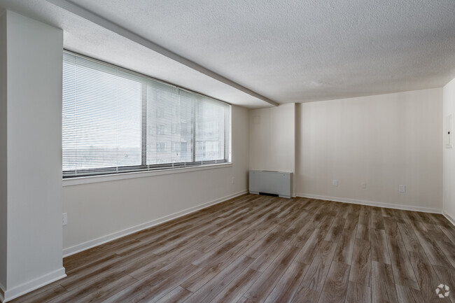 1BR, 1BA - 845SF - Topaz House