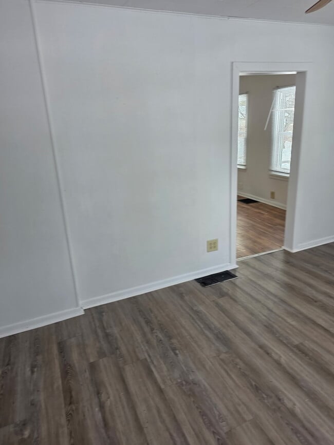 Building Photo - 825 Garfield Ave