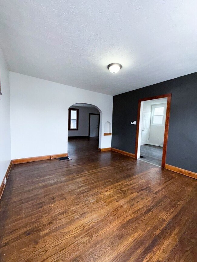 Foto del edificio - Charming 3BR Southern Orchards Home w/ Original Woodwork & Decorative Fireplace