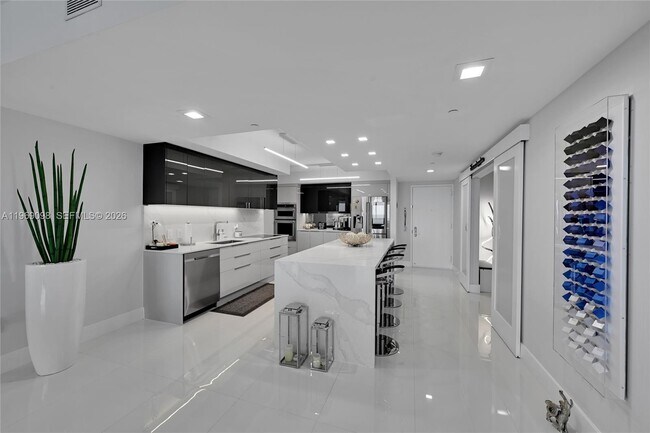 Building Photo - 1800 S Ocean Dr