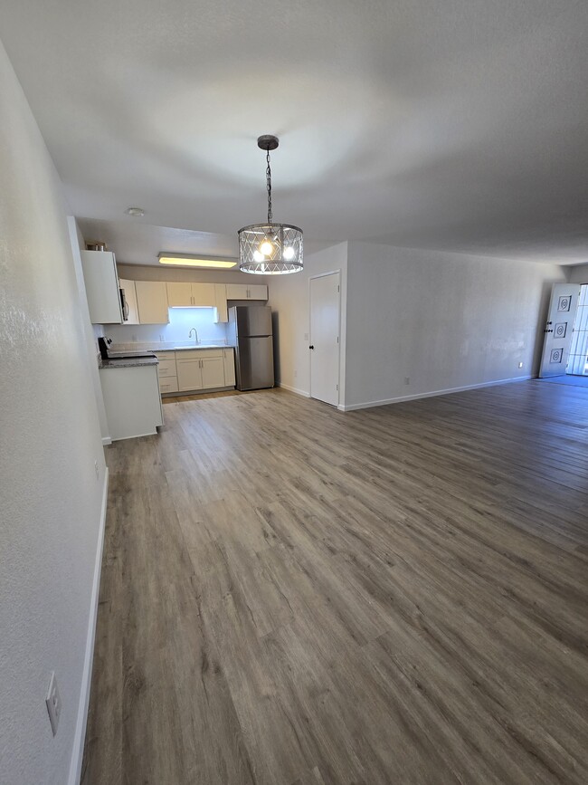 Dining room / kitchen - 144 W Alexander Ave