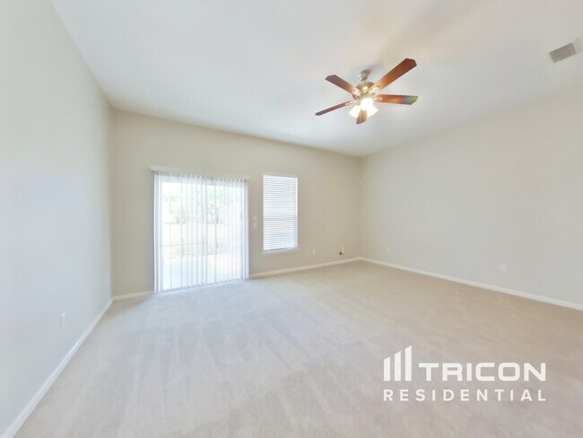 Foto del edificio - 1675 Hollow Glen Dr
