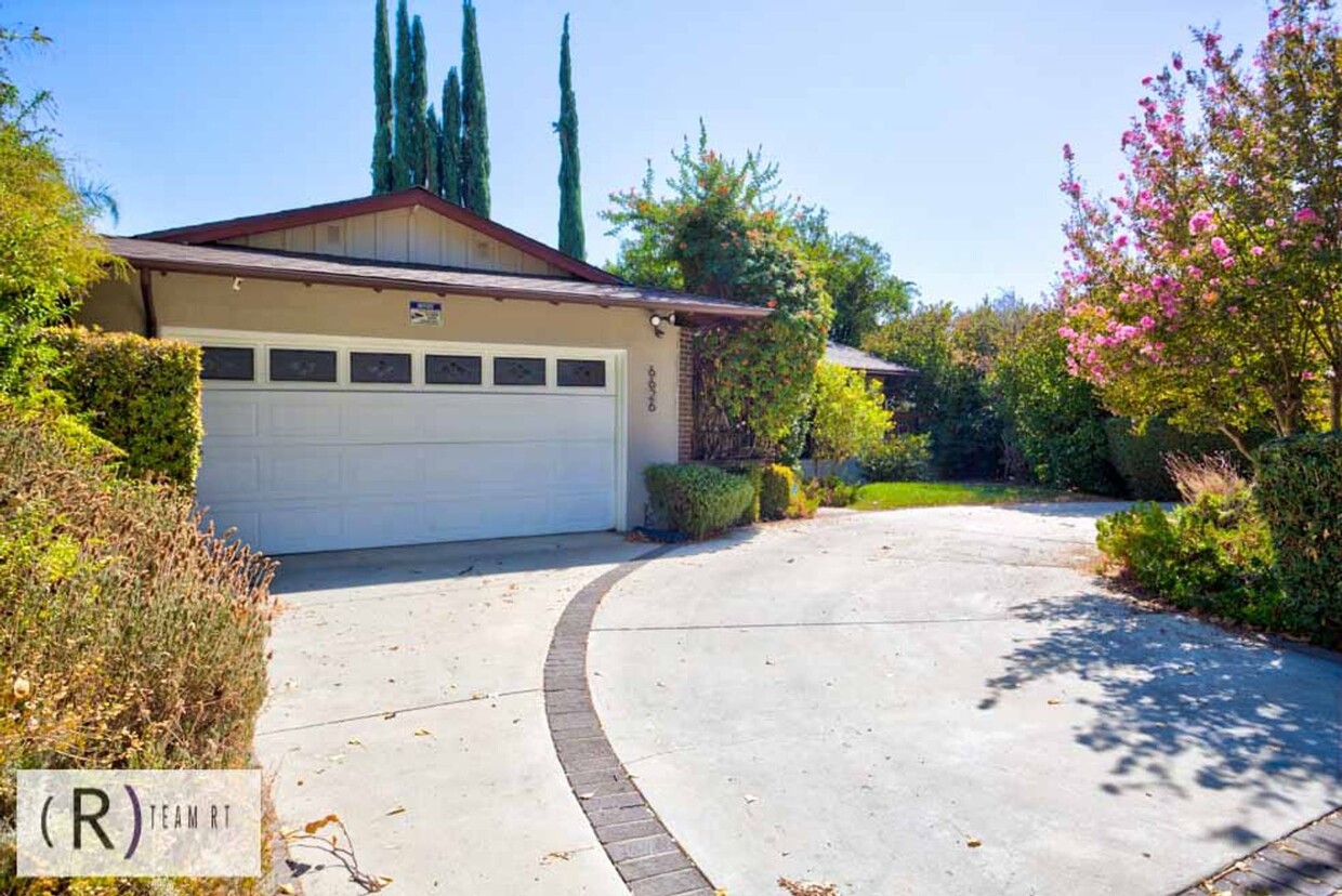 Foto principal - This Mid Century Modern Gem House located ...