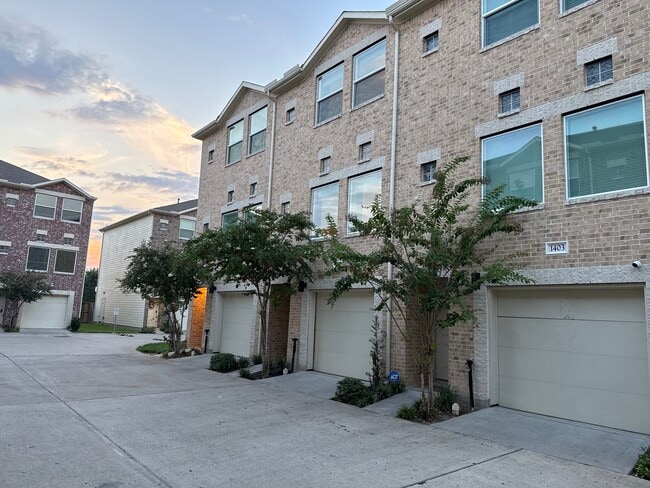 Building Photo - 8705 Bryam