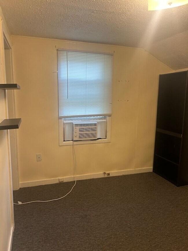 Foto del edificio - Cozy 2 Bedroom Home with Fenced Yard & Washer/Dryer – Ideal Rental Starter!