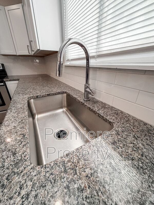 Building Photo - 10411 E 78 Terrace