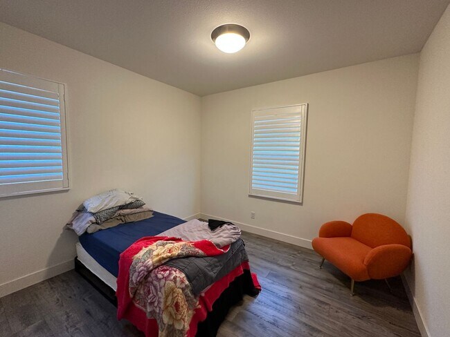 Building Photo - Move In Special - Call for Details. Elegan...