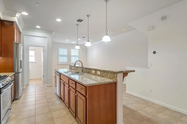 Building Photo - Gorgeous 2 Bedroom 2.5 Bathroom Townhome - Incredible Location