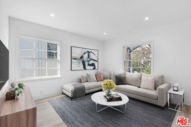 Foto del edificio - 9216 Alden Dr