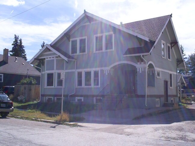 Building Photo - 812 E University Ave