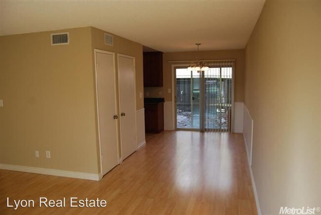 Foto del edificio - 6347 Greenback Ln