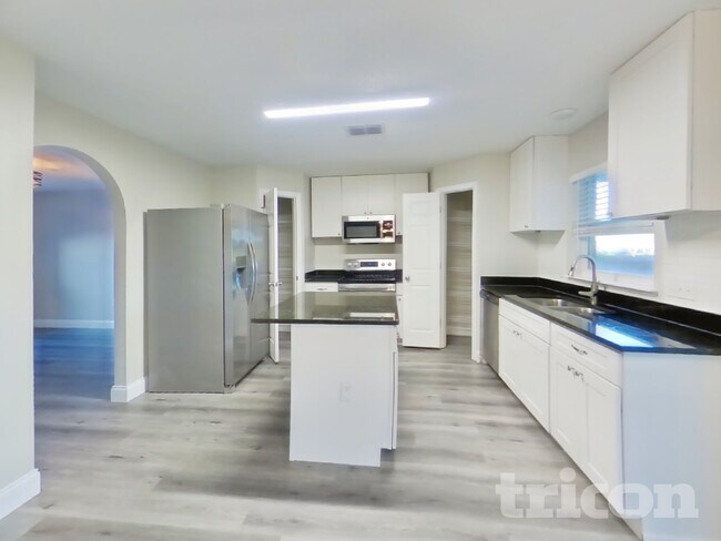 Foto del edificio - 426 Elgin Blvd