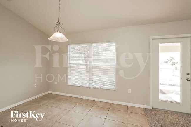 Building Photo - 521 NW 14th Terrace