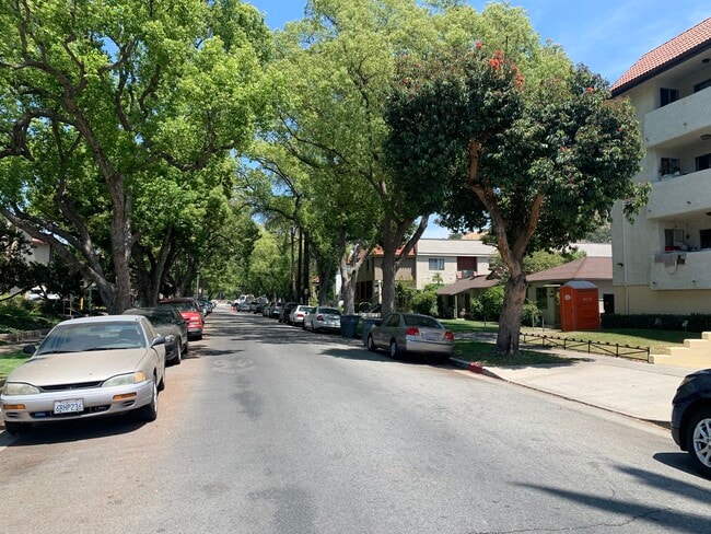 Building Photo - 1422 Rock Glen Ave