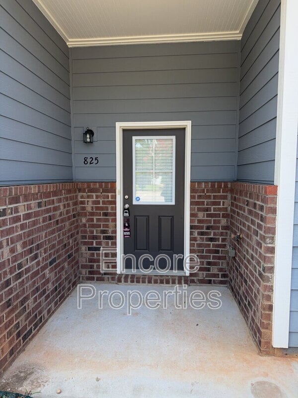 Building Photo - 825 S Franklin St
