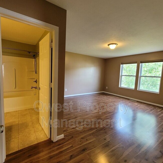 Building Photo - 3753 Creek Way Dr SE