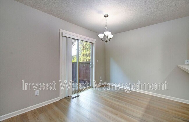 Building Photo - 9503 NE 72nd St