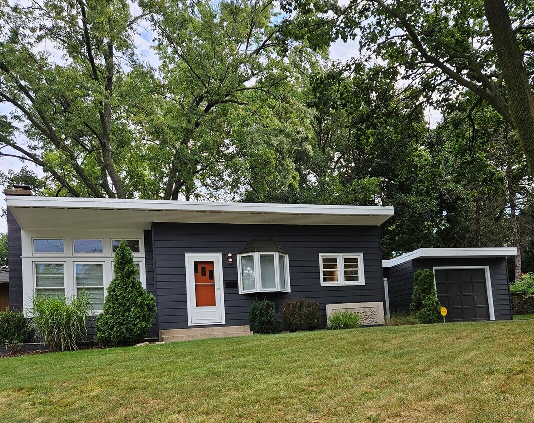 Primary Photo - 129 Oak St