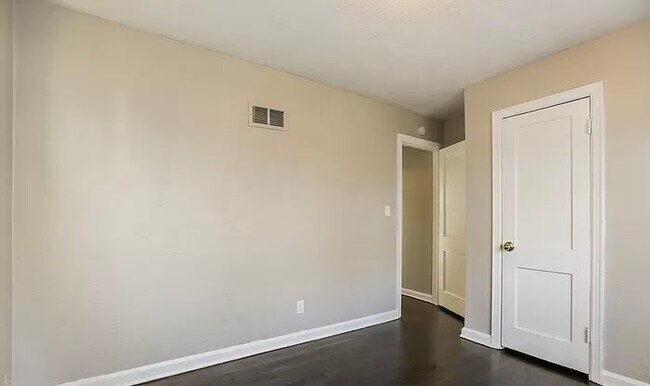 Foto del edificio - 1419 E 73rd St